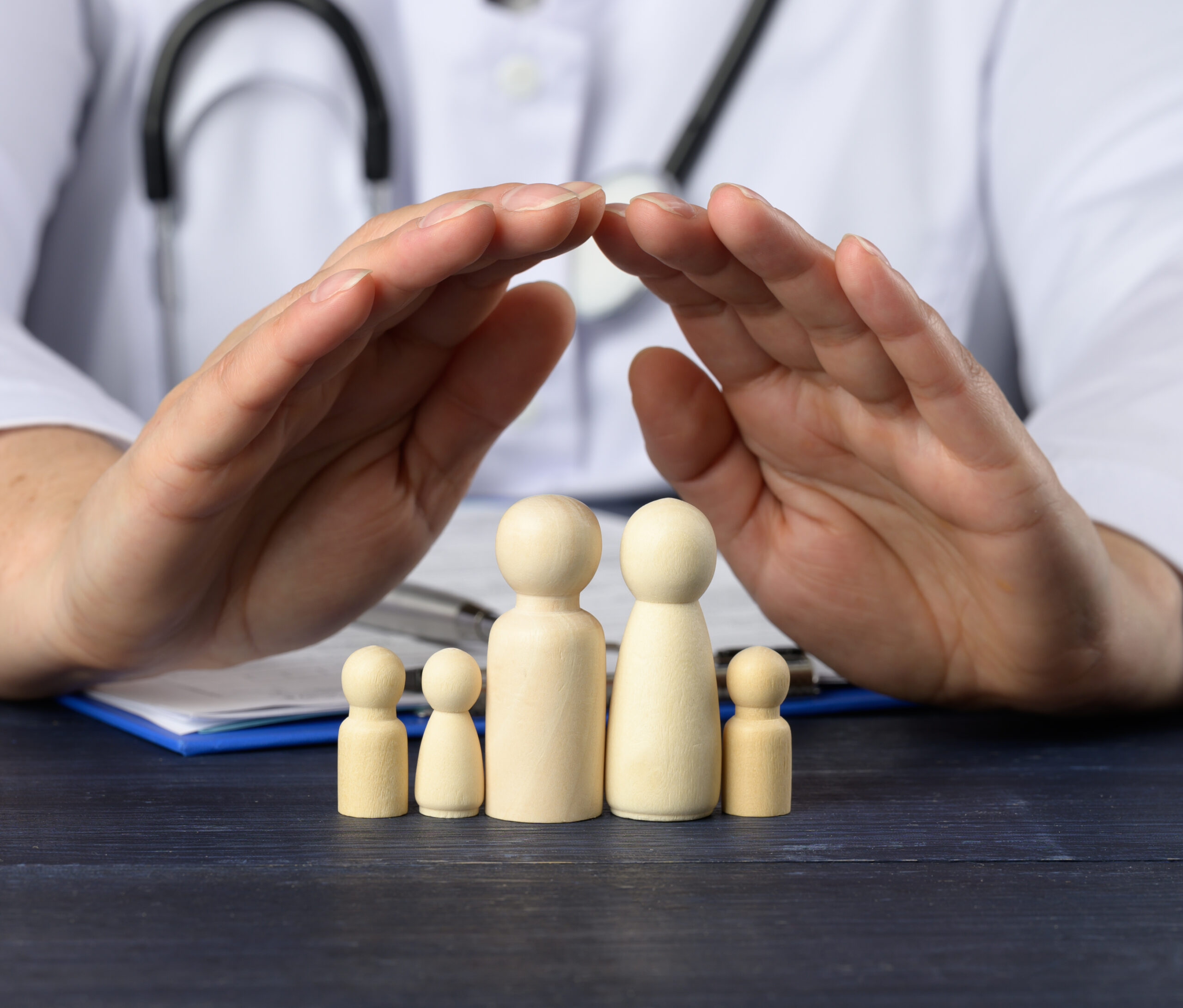 Private Krankenversicherung im Alter Bevor man den Schritt in die Private Krankenversicherung wagt, müssen einige wichtige Fragen abgewägt werden. Eine der größten Fragen, die vielen dabei in den Kopf kommt, ist: Wie ist das mit der PKV eigentlich im Alter? Im Folgenden informiere ich dich darüber, was Nachteile der PKV im Alter sein können und wie du diese umgehst, damit du langfristig alle Vorteile der Privaten Versicherung auskosten kannst, ohne dir Sorgen um das Später machen zu müssen.